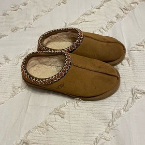 UGG SLIPPERS